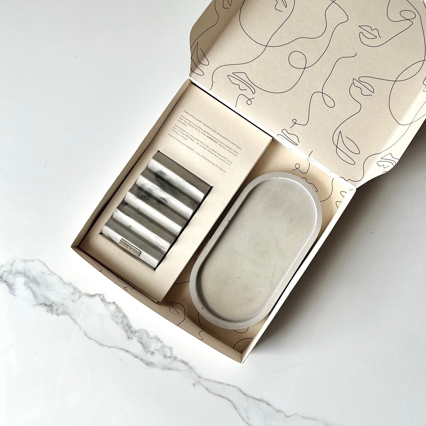 Minimal Gift box